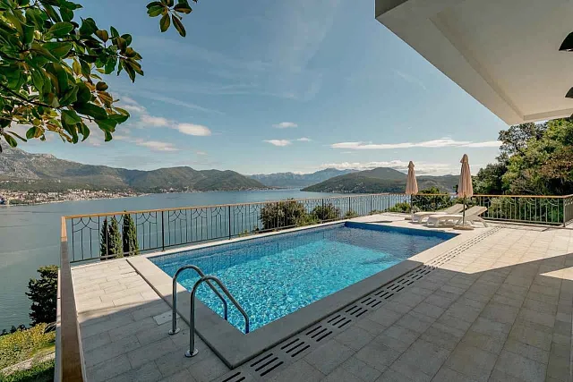 For sale luxury villa in Herceg Novi with a panoramic sea view   — photo 7